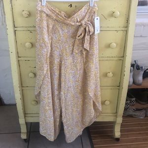 NWT Billabong Capri skies pant